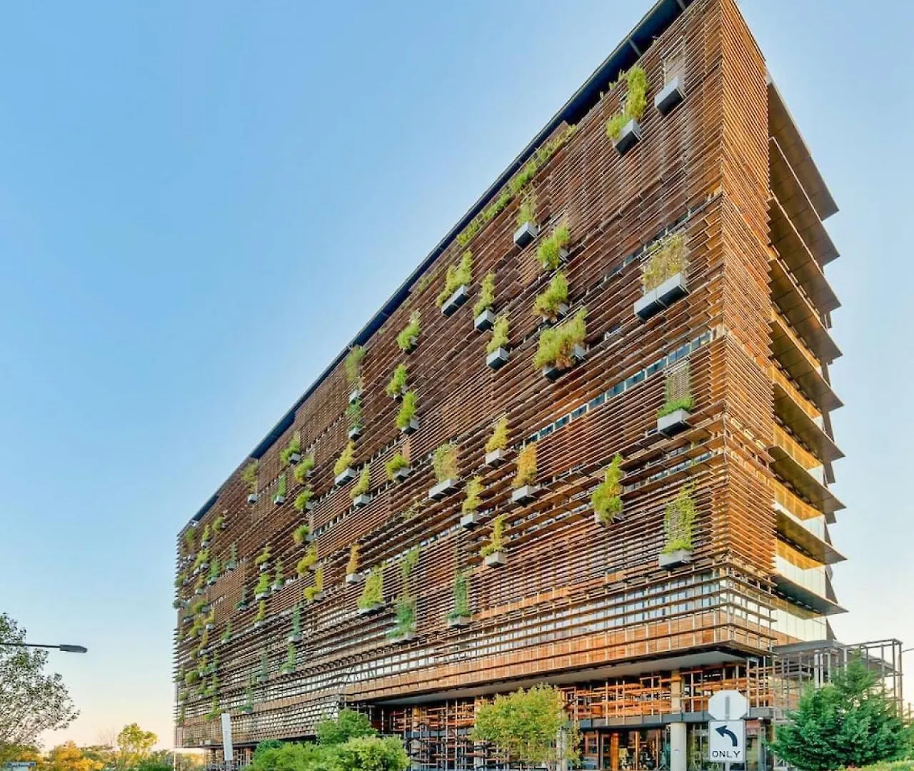 Elegant Inner City Life Nishi Building Canberra Australia